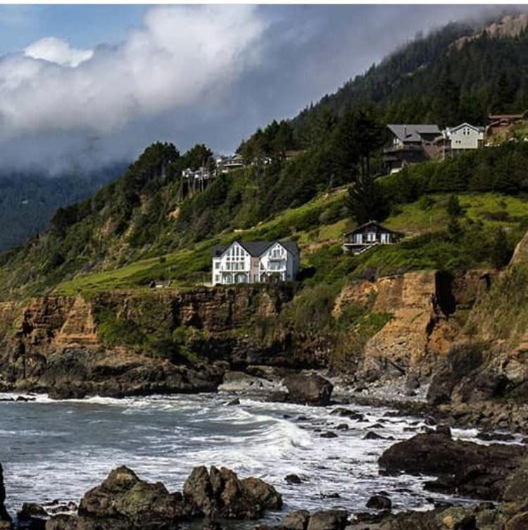 The Castle Inn Of The Lost Coast Shelter Cove Exterior photo