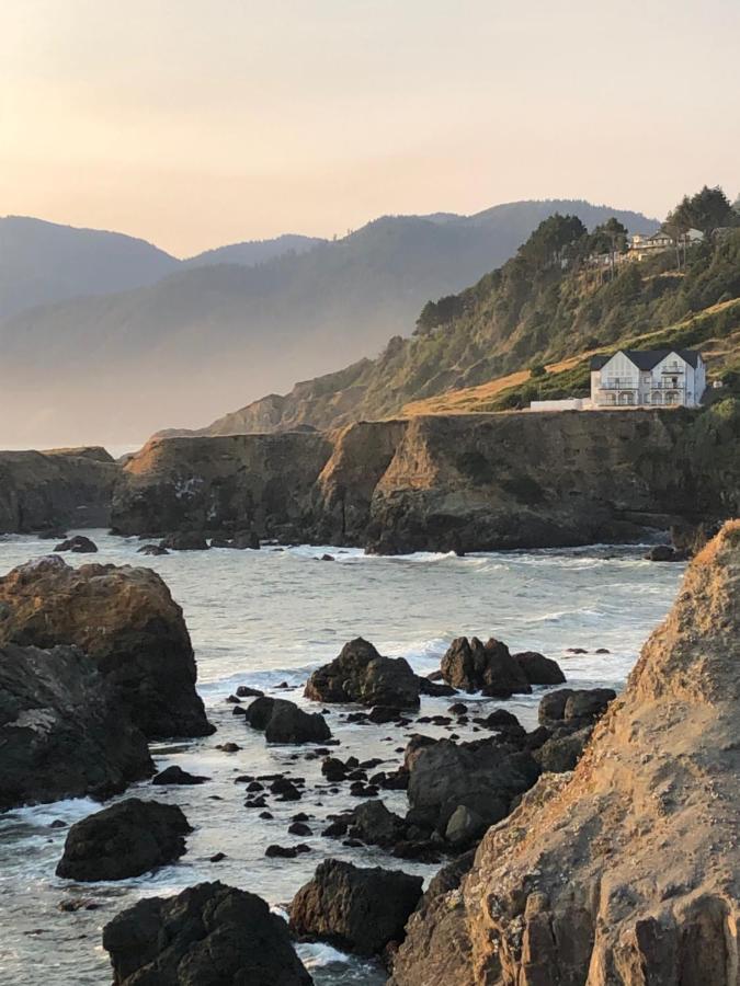 The Castle Inn Of The Lost Coast Shelter Cove Exterior photo