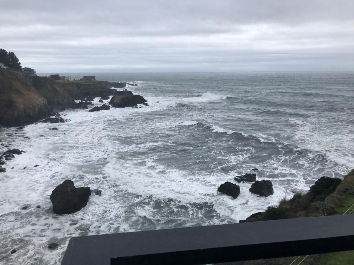 The Castle Inn Of The Lost Coast Shelter Cove Exterior photo